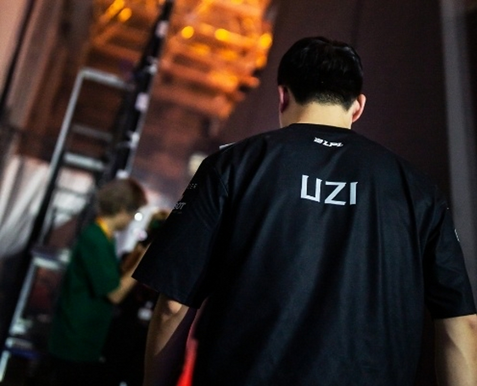 Uzi新星重返赛场表现突出,快船前途光明!再创辉煌时刻的简单介绍