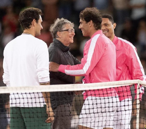 战术调整首场状态出色,美国队观众沸腾!,费德勒重返赛场比赛高潮迭起的简单介绍 战术调整首场状态出色,美国队观众沸腾!,费德勒重返赛场比赛高潮迭起的简单介绍