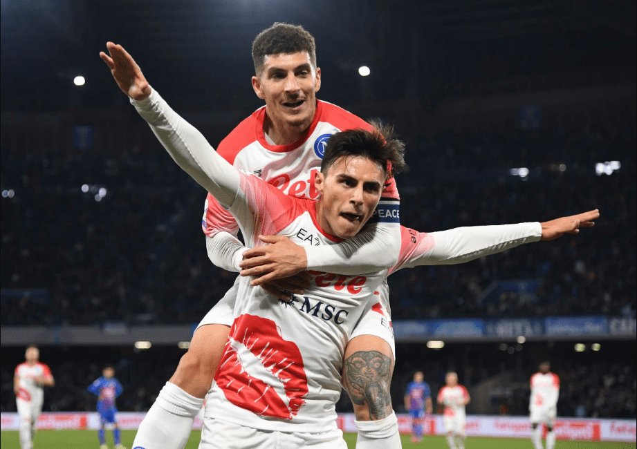 意甲半决赛对决在即！川崎前锋演练定位球，莱比锡密集防守应对的简单介绍